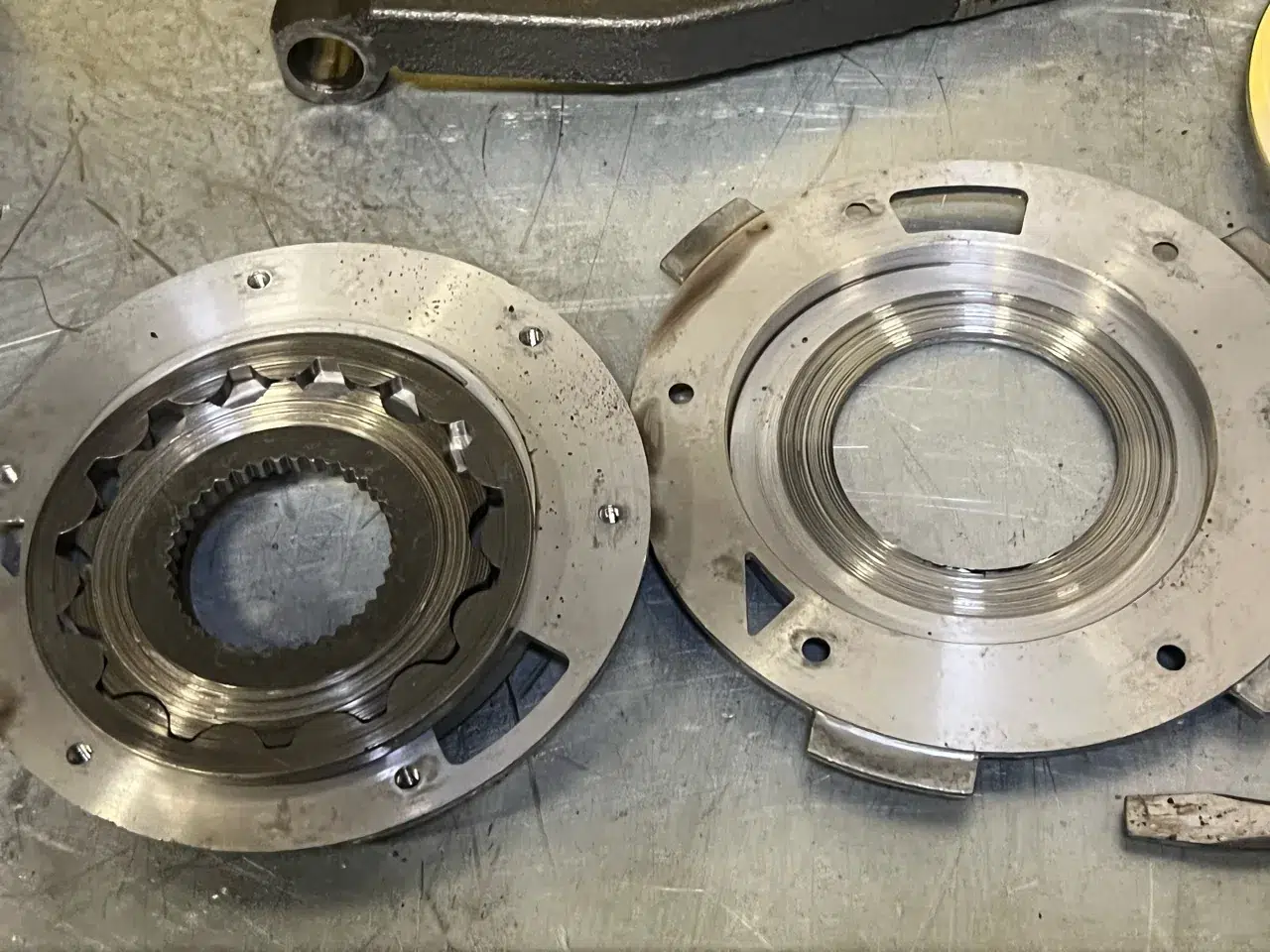 Transfer-case clutch plates arranged side by side on the workbench