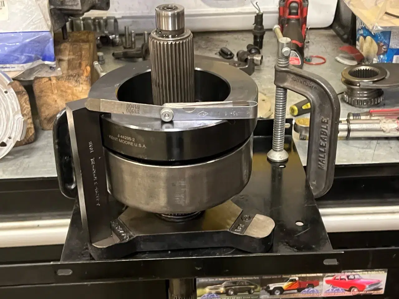 Transfer-case assembly and shaft held in the bench fixture